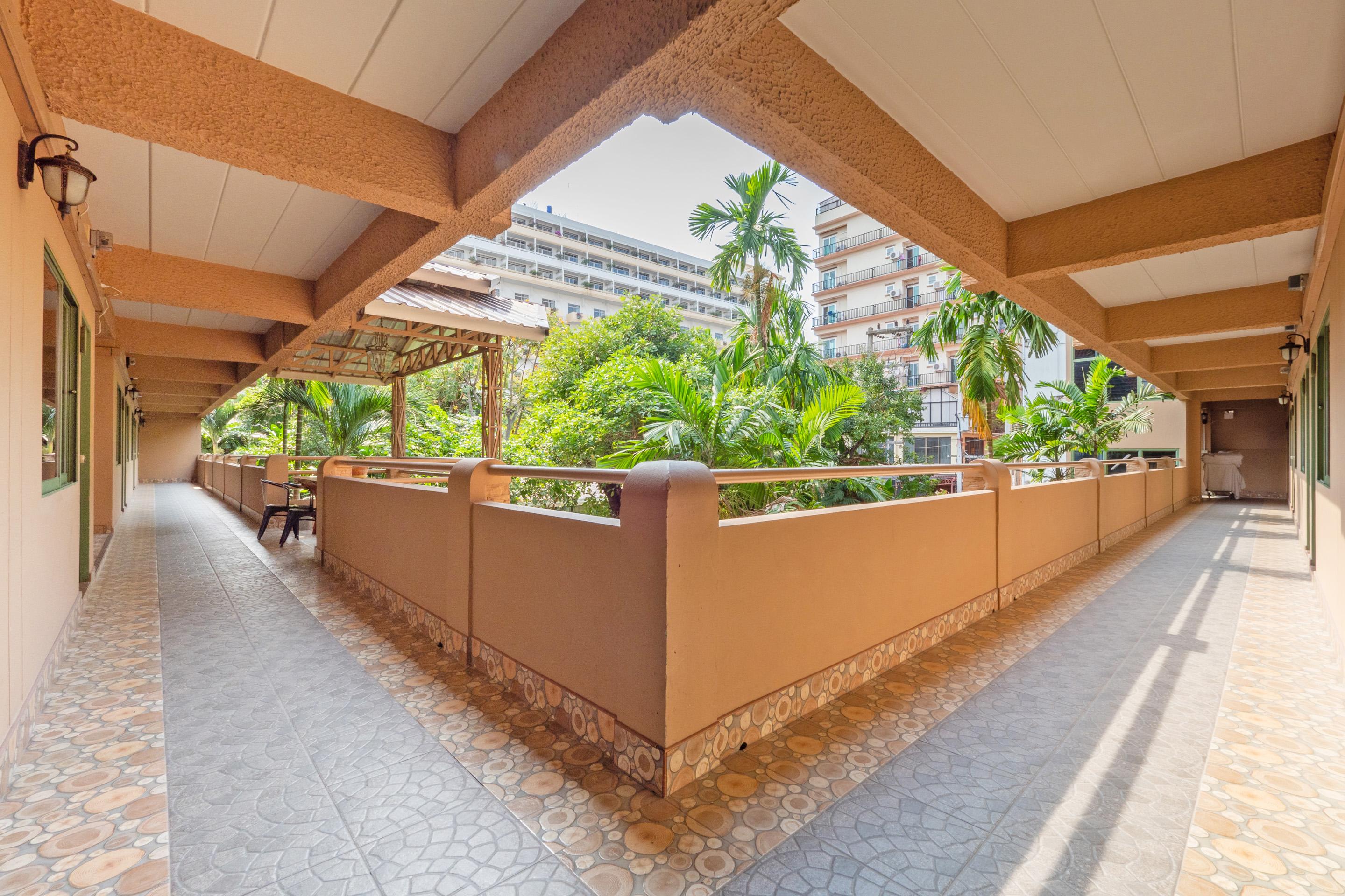 The One Sabai Living Pattaya Hotell Exteriör bild