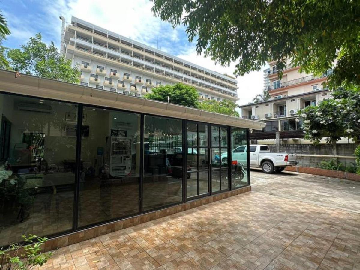 The One Sabai Living Pattaya Hotell Exteriör bild
